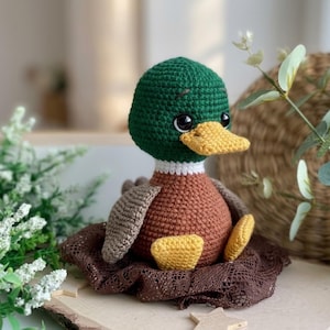 Patrón de ganchillo para pato ánade real — Patito amigurumi en PDF, tutorial paso a paso con fotos, ideal para principiantes.