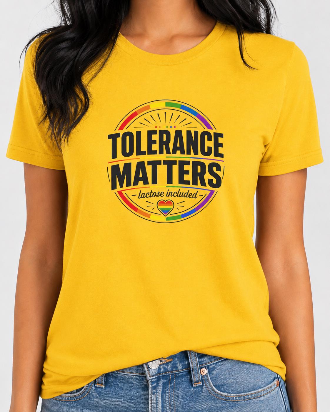 Gelbes T-Shirt mit großem 'Tolerance Matters lactose included' Motiv und buntem Regenbogen-Kreis