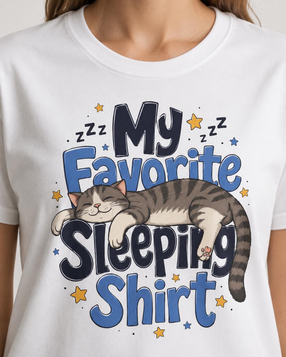 My Favorite Sleeping Shirt Katzen T-Shirt | Lustiges Schlafshirt mit schlafender Katze | Cozy Cat Shirt Geschenk für Katzenfans