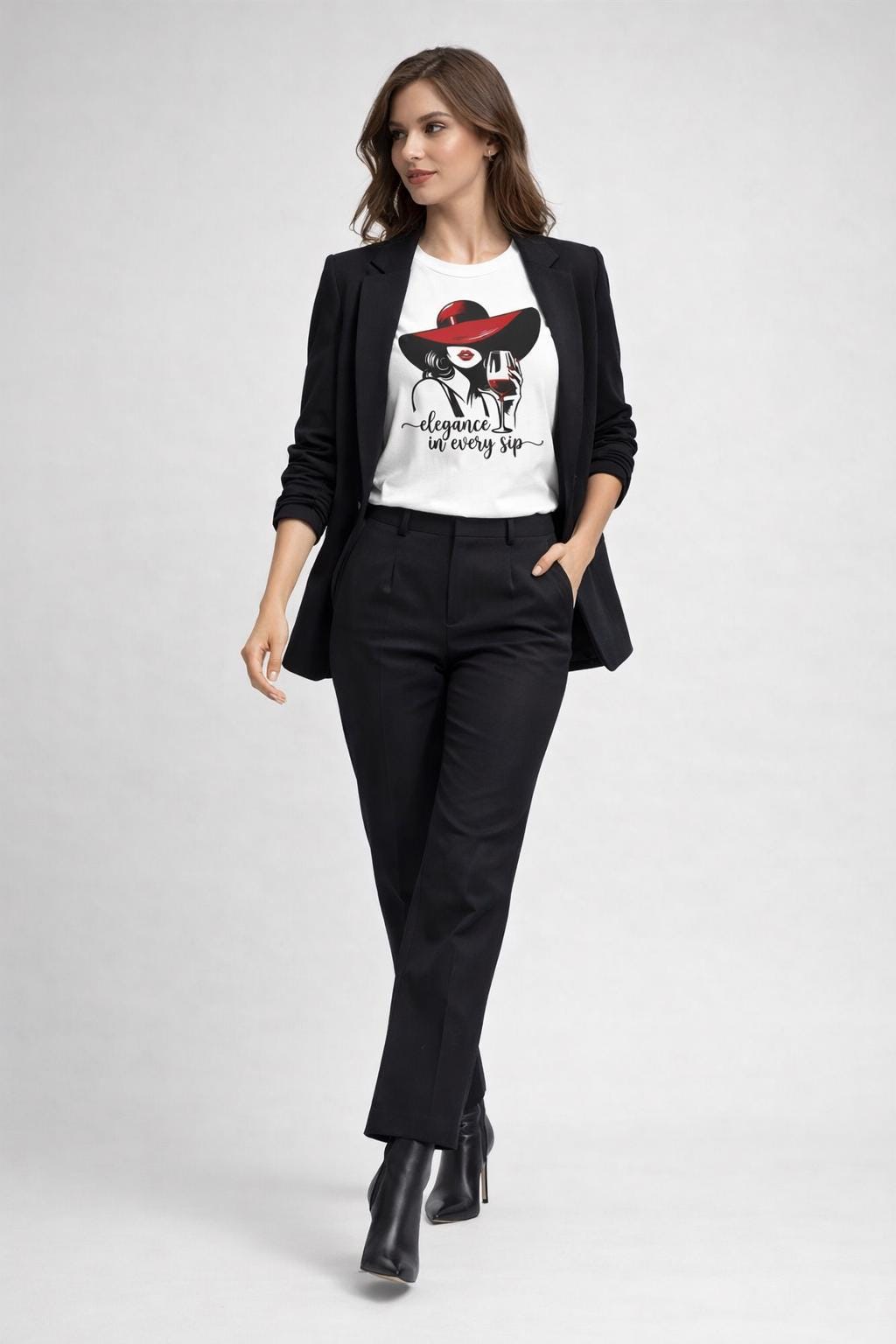 Weinliebhaber T-Shirt Damen, Elegance in Every Sip Shirt, Elegantes Wine Lover Tee, Geschenk für Weinliebhaberin