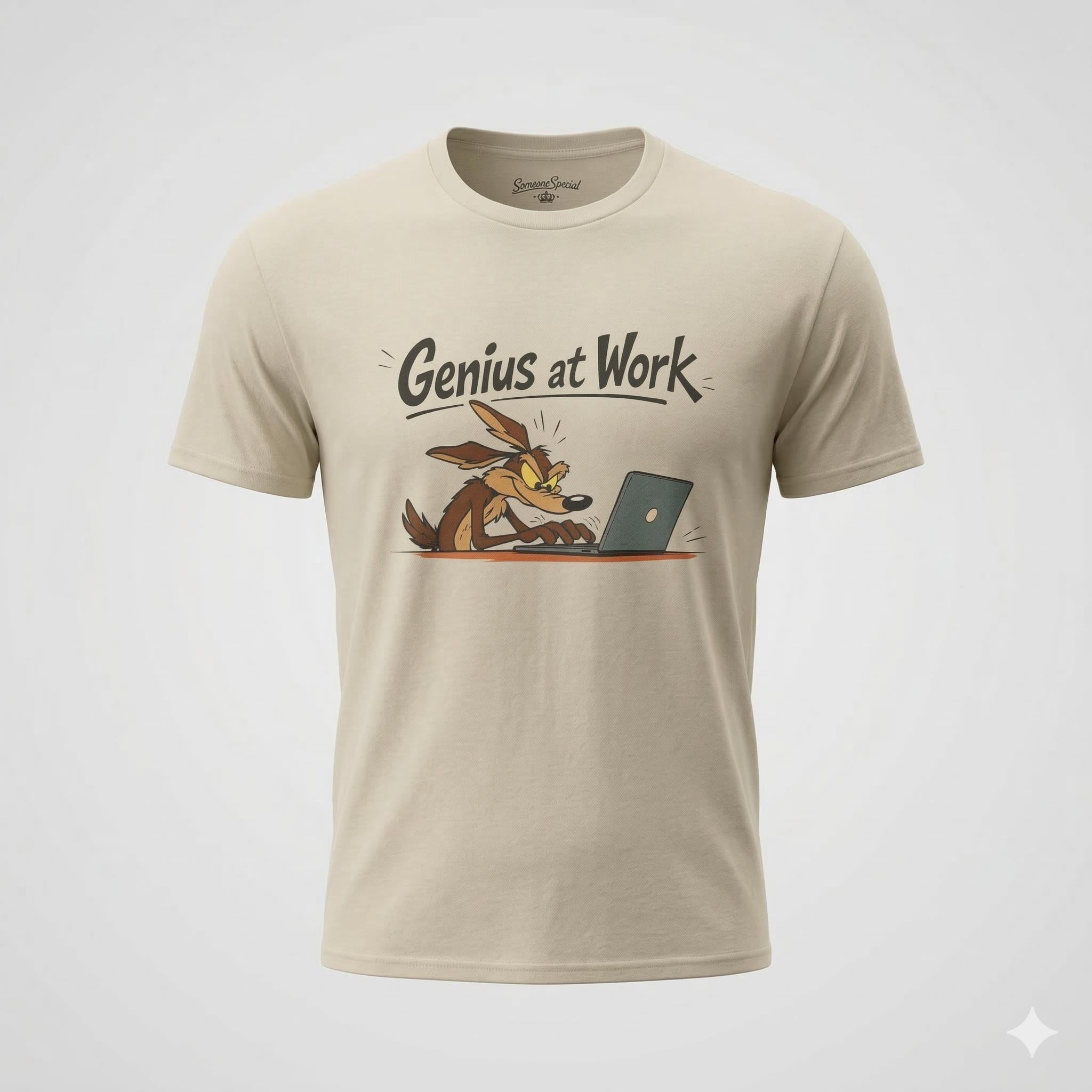 Programmierer T-Shirt, Wile E. Coyote, Genius at Work! Geschenk für Software Entwickler & Informatiker, IT Nerd Coding. Shirt Unisex