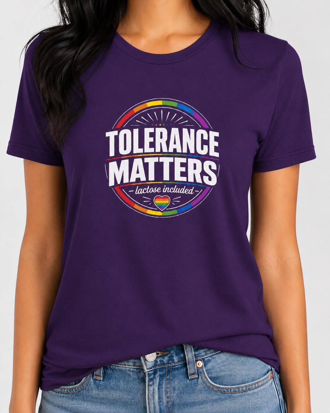 Violettes T-Shirt mit mehrfarbigem 'Tolerance Matters' Aufdruck und Rainbow Kreis