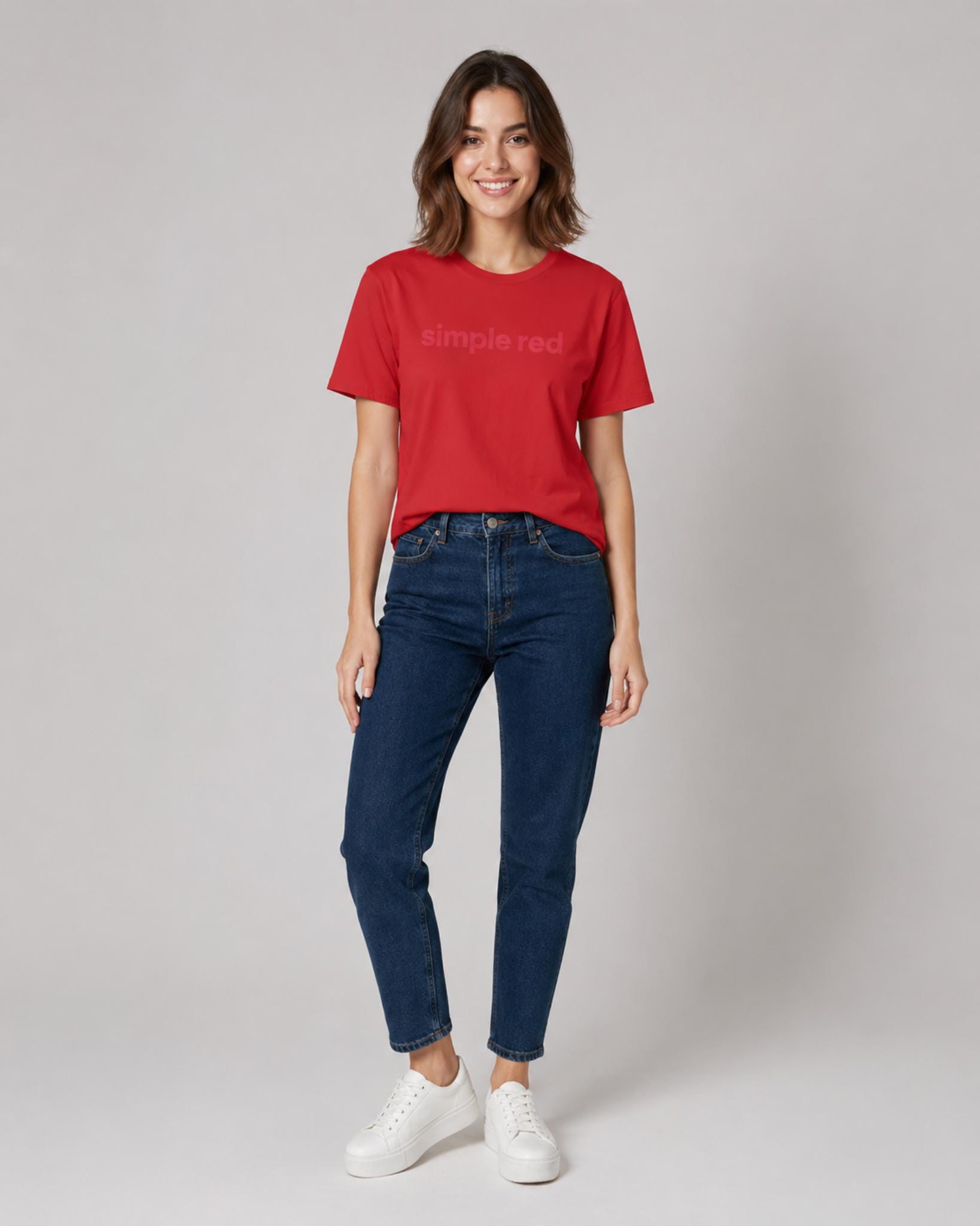 Simple Red T-Shirt - Ton-in-Ton Statement Shirt in Rot - Minimalistisches Unisex Shirt - Clean Fashion Basic - Dezentes Red-on-Red Design