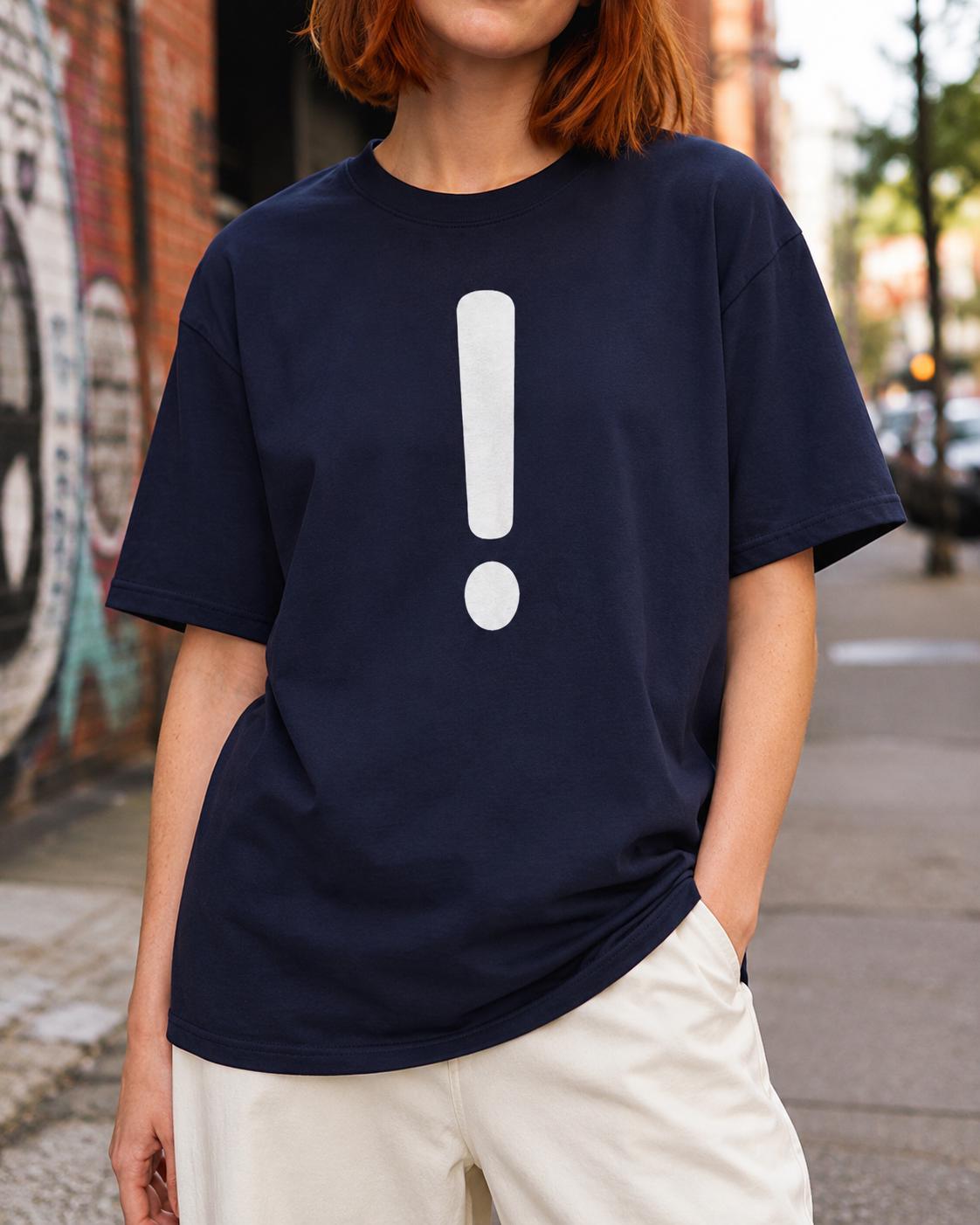Someone Special T-Shirt Navy - Minimalistisches Statement Shirt mit Ausrufezeichen vorne & Lautschrift hinten