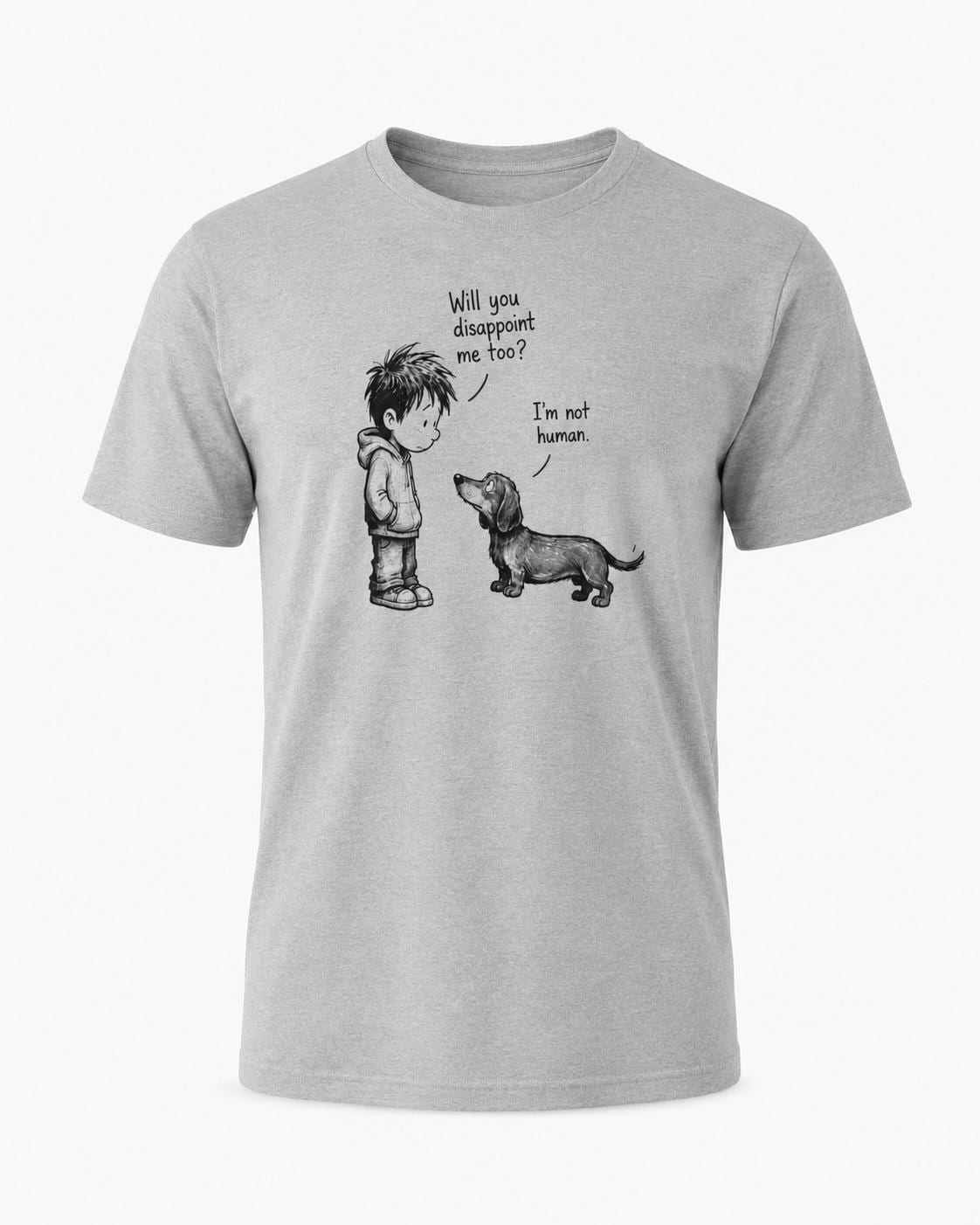 Graues Unisex-Shirt mit hochwertigem Druck von Junge und Dackel mit Text auf weißem Hintergrund