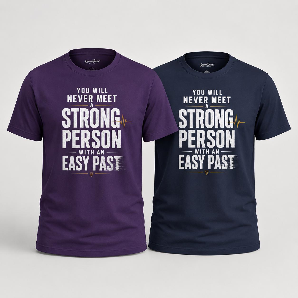Zwei T-Shirts in Lila und Dunkelblau mit gleichem weißem Schriftzug nebeneinander