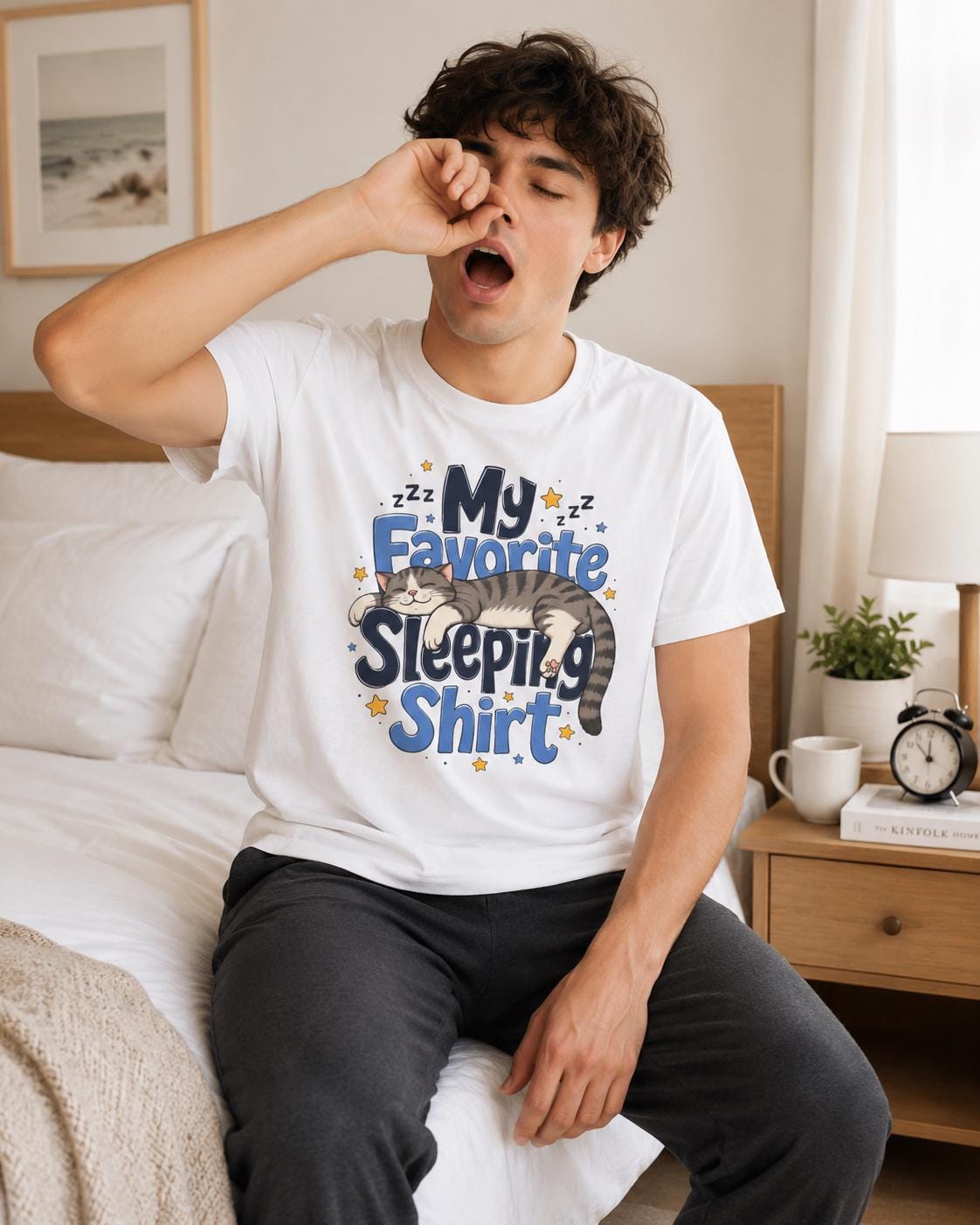 My Favorite Sleeping Shirt Katzen T-Shirt | Lustiges Schlafshirt mit schlafender Katze | Cozy Cat Shirt Geschenk für Katzenfans