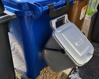 BinLink™ Food Waste Caddy Holder for Wheelie Bin Handle + Free Caddy Clips