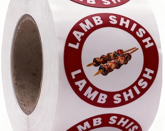Puede incluir: Un rollo de etiquetas adhesivas circulares con un borde rojo oscuro con el texto blanco LAMB SHISH y un gráfico central de dos brochetas de carne a la parrilla. Las etiquetas están impresas sobre un fondo blanco y enrolladas en un núcleo.