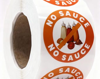 Puede incluir: Un rollo de pegatinas circulares blancas con un borde naranja y el texto NO SAUCE. El gráfico central muestra tres botellas de condimentos tachadas por una línea diagonal naranja, junto a un tomate cortado y un poco de especias marrones.