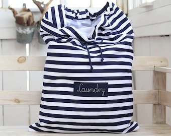 Hängender Wäschesack, Personalisierter marineblauer Streifen Wäschekorb für Uni, Kinderzimmer, Wäschelager Tasche