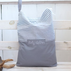 Sac de lingerie de voyage pour vêtements sales avec nom, accessoires de voyage pour enfants, sac à linge de voyage en tissu rayé gris, sac de sous-vêtements image 1