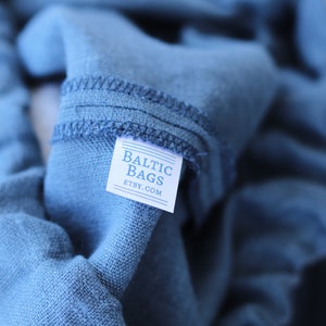 Blauer Wäschesack aus Leinen mit Namen, ästhetische Dessous-Aufbewahrung, marineblauer Wäschesack aus Flachs Bild 6