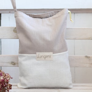 Borsa lingerie in lino beige, borsa da viaggio per lavanderia, accessori da viaggio con etichetta personalizzata, regalo per la luna di miele, borsa per biancheria intima immagine 1