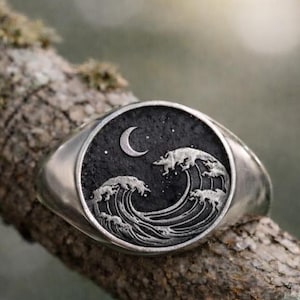 Anello con sigillo in argento sterling a forma di onda oceanica, con luna incisa, gioiello ispirato alla natura.