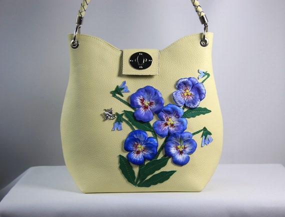 手作りの花が付いた黄色の女性用革ハンドバッグ、女性用手作り革 