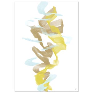 Può includere: Stampa artistica astratta con una composizione verticale di forme fluide. L'opera utilizza una tavolozza di giallo tenue, beige e azzurro su sfondo bianco. Le pennellate creano un senso di movimento e fluidità.