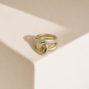 14K Hug Ring, Dubbel C-ring med sammankopplad knut, Minimalistisk Ins-stil i massivt guld, stapelbart armband