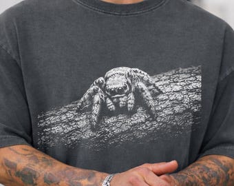 Maglietta Comfort Colors con ragno carino, maglietta con ragno saltatore, maglietta inquietante ma carina, maglietta di Halloween, maglietta gotica con animali, regalo unisex per amanti degli insetti, punk