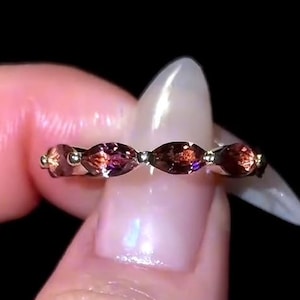 Djuprosa Marquise-slipad labbodlad diamant vigselring för kvinnor i 14 karat massivt guld Marquise diamant stapelbar ring med bubbelstift