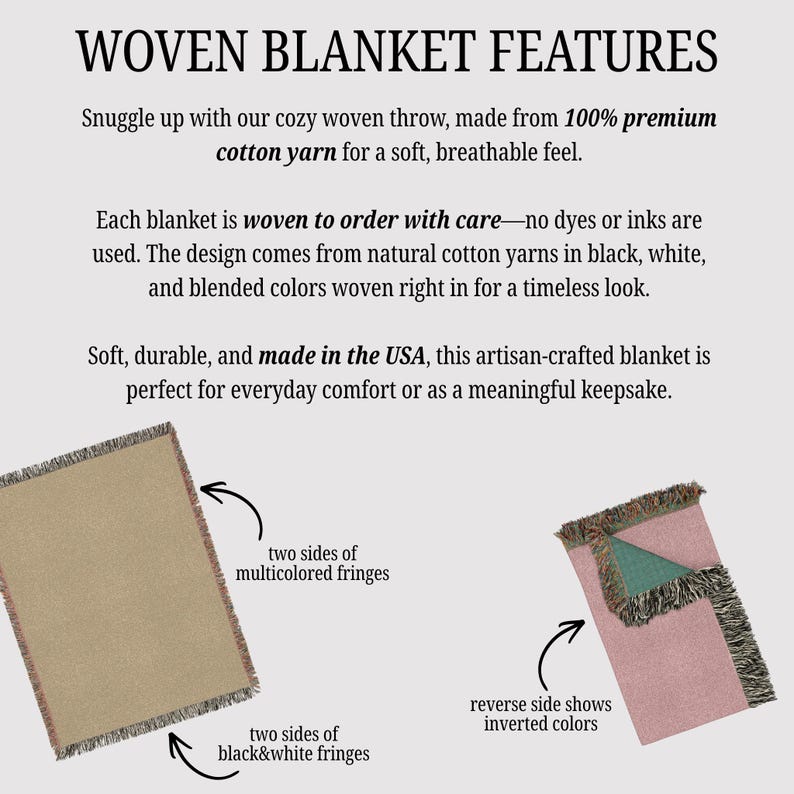 以下が含まれることがあります： WOVEN BLANKET FEATURESというテキストが記載された織りブランケット。画像には、マルチカラーと白黒のフリンジが付いた2枚のブランケットが示されています。1枚は折りたたまれており、裏側の反転した色が見えるようになっており、綿糸の構造が強調されています。
