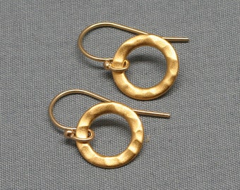 Gold Hammered Circle Earrings, 24K Gold Vermeil,14K Gold Filled, Delicate, Simple, Everyday, Tiny, Wedding, Bridesmaids