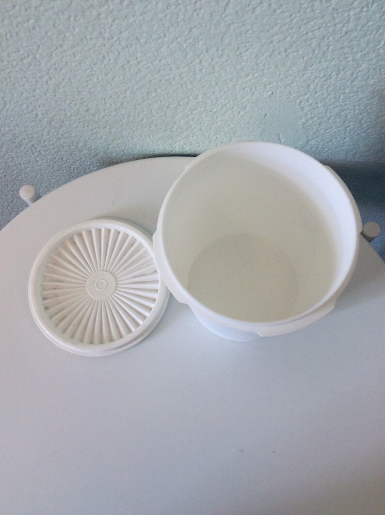 Retro Kitchen Holiday 60s 70s Christmas Snowflake Promotional Food Container with Lid Vintage White Tupperware Canister