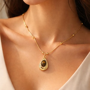 Collana con occhio di tigre, ciondolo a goccia in oro, collana minimalista da donna, gioiello in pietra naturale, idea regalo