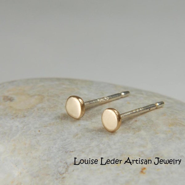 Pendientes de oro 14K orgánico nugget pendientes pequeños stud pendientes 14K oro studs