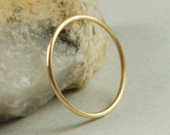 Dainty 18K Solid Gold Ring: Minimalist Wedding Band