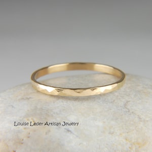 18K Gold Ring for Woman, Hammered Gold Ring Minimalist Gold Wedding Ring 18K Gold Band Rustic Ring Women