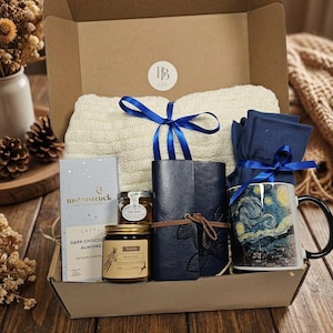 Caja de regalo de cumpleaños para hombre / Chocolate artesanal, vela, taza, manta, cuaderno