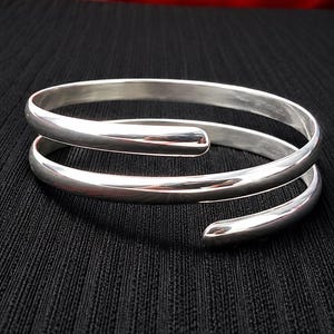 Pulseira Espiral Prateada Ajustável | Bracelete | Bracelete Minimalista Aberto