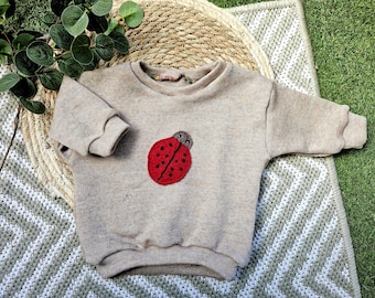 Oversized Merino Pullover handmade Baby Shirt in creme beige aus Wollstrick mit Wollwalk Marienkäfer.Pulli Frühling Unikat Wolle Merinowolle