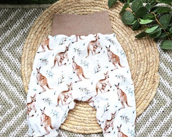Handmade muslin harem pants with kangaroo print, baby/child summer pants, sizes 44-104. Baby pants with kangaroos in cream, made from organic cotton with adjustable cuffs.