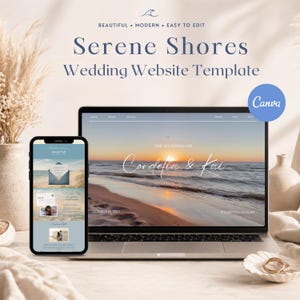 Op de afbeelding: Een digitale trouwwebsite-sjabloon genaamd Serene Shores weergegeven op een laptop en een smartphone. Het scherm toont een strandscène bij zonsondergang met de tekst The Wedding of Cordelia & Kai, October 15, 2027, en Pocantico Hills, NY. Een blauw Canva-logo is zichtbaar.