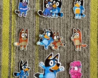 Parche bordado termoadhesivo icónico de Bluey, pastor australiano, inspirado en Bluey y Bingo, personaliza tu decoración.