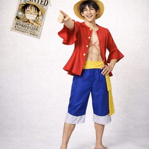 Puede incluir: Taza de cerámica blanca con asa negra y el texto "But First, Coffee" en estilo manuscrito. La taza está sobre una superficie blanca. Adecuada para bebidas calientes.