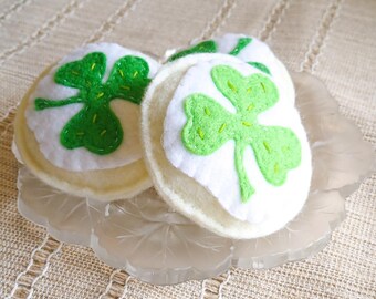 Felt Shamrock Sugar Cookie Toy, St. Patrick's Day Play Food, Woodland Bakery Decor