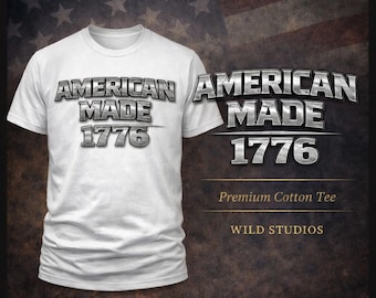 Puede incluir: Camiseta blanca con el texto "AMERICAN MADE 1776" en fuente plateada metálica. El diseño se presenta sobre un fondo oscuro con una bandera americana descolorida. También se ven las palabras "Premium Cotton Tee" y "WILD STUDIOS".