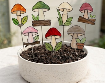 Glas-in-loodpatronen met paddenstoelen, tuinstekers met paddenstoelmotief, cottagecore raamdecoratie met paddenstoelen, PDF SVG PNG