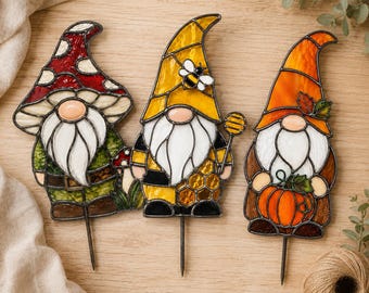Pacchetto di modelli per vetrate artistiche con gnomi, zucca autunnale, fungo, ape, gnomo, paletto da giardino SVG, A4 PDF PNG JPG, 3 disegni, modello fai da te
