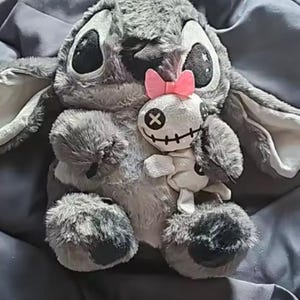 Cute Grey Alien Plush Toy with Mini Doll – Soft Cuddly Stuffed Animal, Kawaii Gift, Unique Plushie for Kids & Collectors 20cm