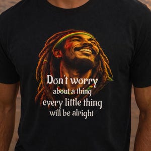 Shirt met quote reggae: Don't Worry Positive Vibe T-shirt met dreadlocks