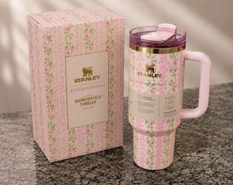 Maqueta de vaso térmico Stanley x LoveShackFancy rosa con estampado floral de 40 oz (descarga digital)