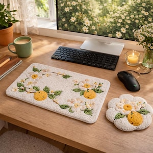 Päronblomma Punch Needle skrivbordsset | Blommigt tangentbord mus handledsstödsmatta