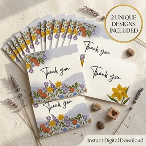 Puede incluir: Tarjetas florales de "Gracias" con dos diseños únicos. Las tarjetas presentan ilustraciones de flores en tonos amarillos, naranjas, morados y azules. El texto "Thank you" está escrito en una elegante escritura. También se lee "2 UNIQUE DESIGNS INCLUDED" y "Instant Digital Download".