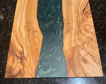 The Winnie | Olive Wood Epoxy Charcuterie Dish