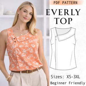 Può includere: Un top senza maniche arancione con motivo floreale bianco, caratterizzato da uno scollo asimmetrico ripiegato e due bottoni sul lato destro. L'immagine include un disegno tecnico del cartamodello PDF Everly Top nelle taglie XS-3XL.