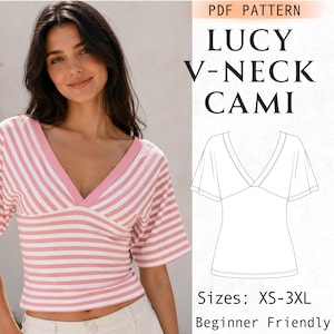Op de afbeelding: Een PDF-patroon voor een Lucy V-neck cami, een top met korte mouwen in roze en witte strepen met een diepe V-hals. De afbeelding bevat een technische lijntekening van het kledingstuk, de tekst PDF PATTERN, LUCY V-NECK CAMI en Sizes: XS-3XL.